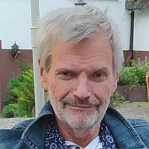 Dr. Björn Steinhauer-Talamanga Dr. Björn Steinhauer-Talamanga